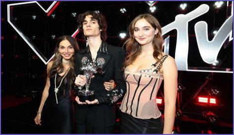 Goose Boose Net Worth and Earnings